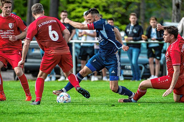 Bild 13: FC Schlüchttal gewinnt Spitzenspiel gegen SV Blau-Weiß Murg mit 2:1 &ndash; und wir haben Bilder!