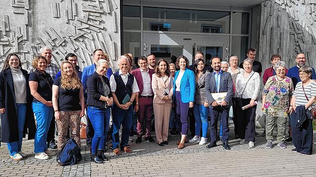 Etwa 40 Vertreter verschiedener gesellschaftlicher Gruppen folgten der Einladung und berichteten im Friedrich-Werber-Haus von ihrem ...