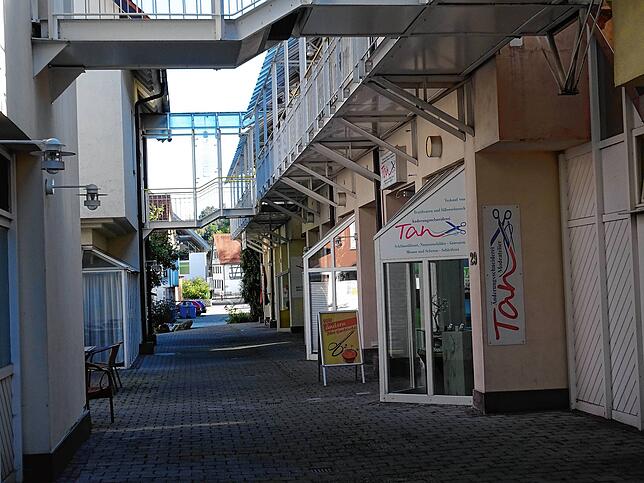 2020: Im Einkaufszentrum Uttengasse sind die großen Geschäfte verschwunden. Dafür gibt es hier jetzt auch Dienstleister, die ...