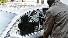 Beute im Innenraum: In Waldshut müssen sich zwei Männer vor Gericht verantworten, die unverschlossene Fahrzeuge durchsucht haben ...
