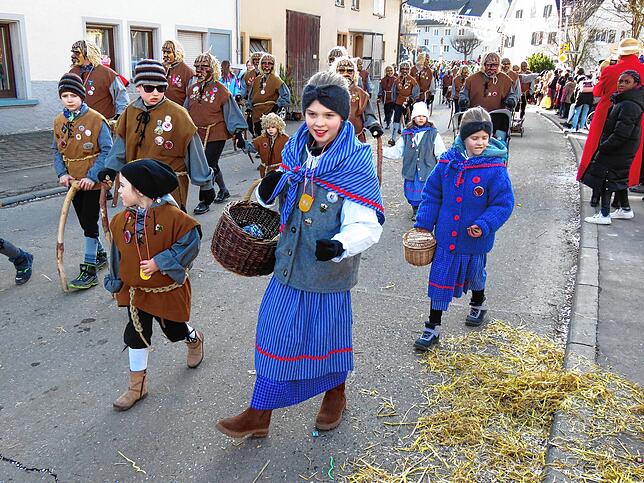 Bild 15: Viele Zuschauer beim Umzug in Gutmadingen am Sonntag
