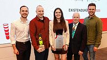 Die Gründer von Eversion bei der Preisverleihung: Timon Sutter, Lucas Heitele, Julia Zimmermann, Wolfgang Triebstein und Maximilian ...