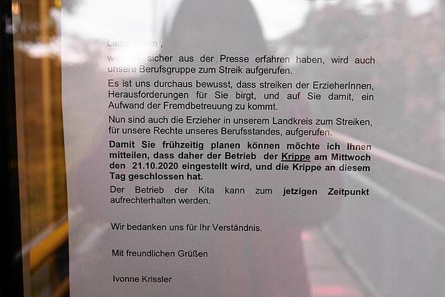 Ein Aushang informiert die Eltern der Kita an der Masurenstraße in Singen.
