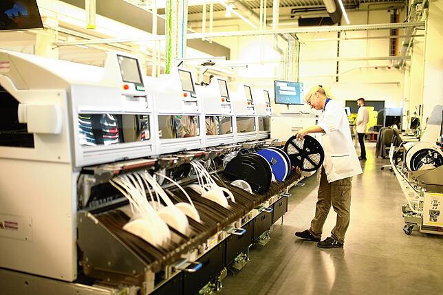 Elektronik-Fertigung bei Elgo in Rielasingen nahe des Vulkanbergs Hohentwiel.