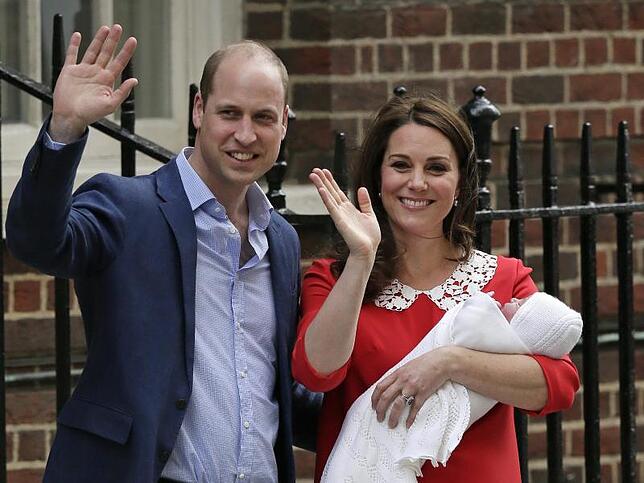 Prinz William und Herzogin Kate mit Söhnchen Louis Arthur Charles.