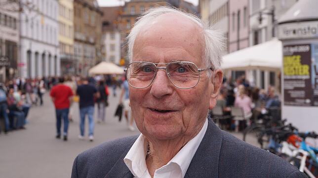 Klaus Dransfeld auf der Konstanzer Markstätte. Er geht er gerne spazieren und schlendert von hier aus durch die Gassen der historischen ...