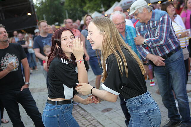 Bild 9: Bilder von den Besuchern beim Lichterfest in Bad Dürrheim