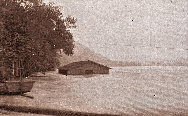 Der Rhein riss 1910 sogar zwei Grenzaufseherhütten und Teile der Waldshuter Badeanstalt mit sich fort.