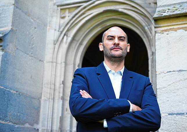 Danyal Bayaz (Bündnis 90/Die Grünen), Finanzminister von Baden-Württemberg, steht nach einer auswärtigen Kabinetssitzung in den ...