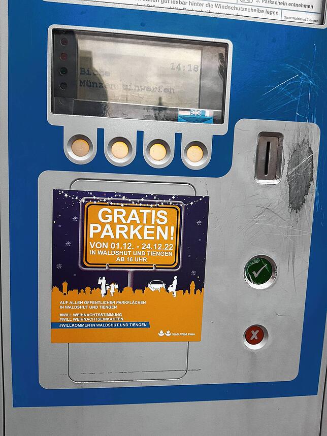 Im Dezember 2022 konnte ab 16 Uhr auf den öffentlichen Parkplätze in Waldshut-Tiengen kostenlos geparkt werden. Für die Parkhäuser gab ...