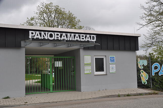 Das Panoramabad in Blumberg will am Samstag, 21. Mai seine Pforten öffnen. Derzeit laufen die Vorbereitungen.