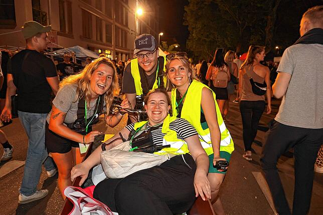 Bild 28: Bis tief in die Nacht stöbern die Trödel-Fans beim Konstanzer 24-Stunden-Flohmarkt