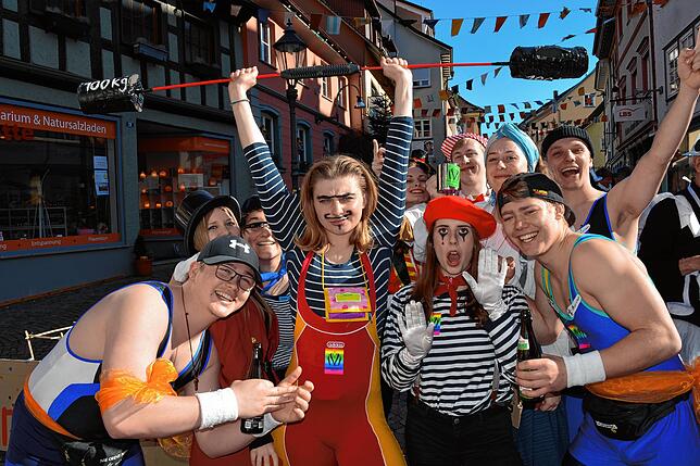 Bild 11: &bdquo;Markdorf total verruckt&ldquo;: Hier gibt es die Bilder der Straßenfasnet am Rosenmontag