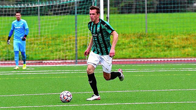 Nervenstark: Gleich zwei Strafstöße verwandelte Jonas Krumm für den FC Zell und hatte somit maßgeblichen Anteil am 5:1-Sieg seiner Elf ...