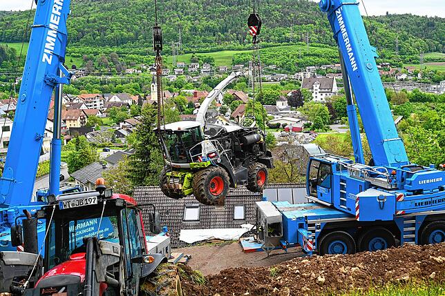 Bild 5: Bergung des Feldhäckslers- Hier sind die Bilder