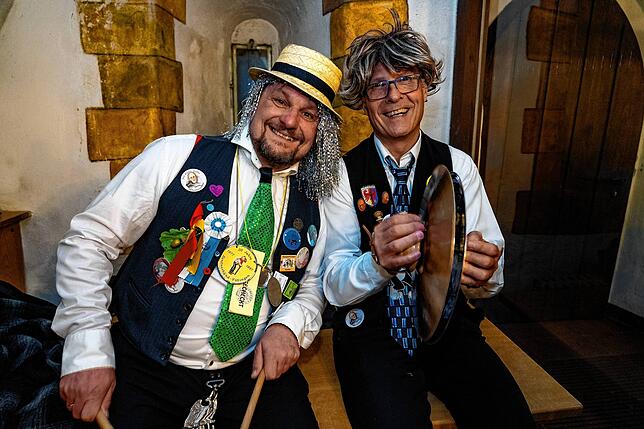Sie sorgen beim Auftritt der Rentnerbänd mit Trommel und Orchesterbecken für die richtige Lautstärke im Keller der Bastion.
