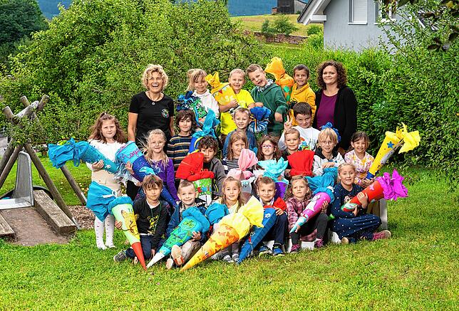 Die Erstklässler der Grundschule Bachheim-Unadingen mit den Klassenlehrerinnen Susanne Marx und Susanne Braitsch.