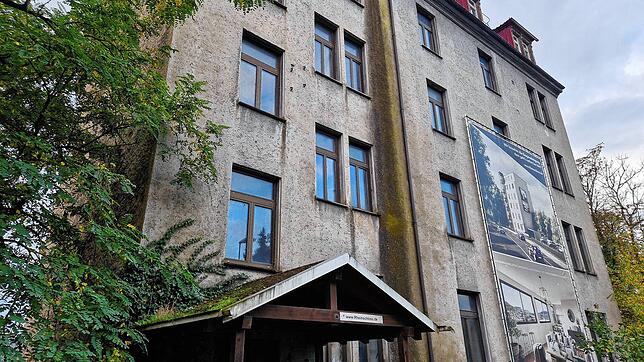 Seit über 20 Jahren liegt das Rheinschloss im Dornröschenschlaf. Nach etlichen fehlgeschlagenen Plänen stellt Investor Bruno Stärk das ...