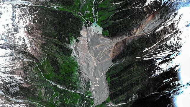 Eine Satellitenaufnahmen zeigt das Ausmaß des Felssturzes von Blatten.