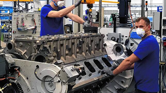 Motoren-Produktion unter Pandemie-Bedingungen bei MTU in Friedrichshafen