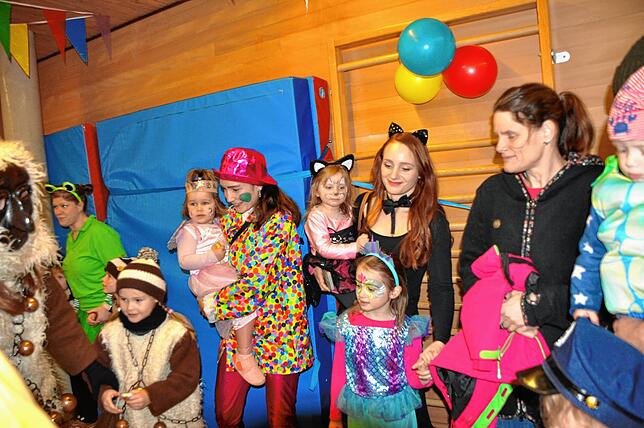 Bild 13: Narren befreien Kindergartenkinder in Hepbach und Leimbach – Die schönsten Bilder!