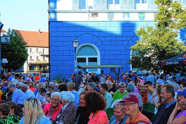 Bild 12: Stadtmusik Löffingen begeistert beim Open-Air-Konzert: Löffinger Städtle ein Klang- und Farbenmeer