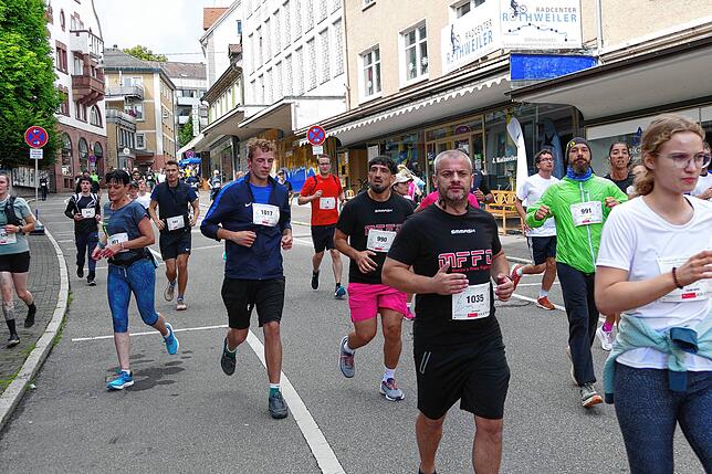 Bild 28: Donaueschingen schnürt die Laufschuhe. Schutzengellauf für den guten Zweck bringt 11000 Euro ein.