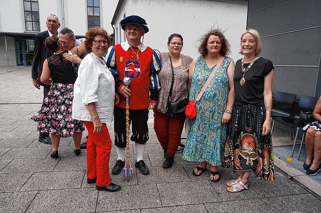 Bild 7: Bilder des Sektempfang und Totenehrung bei der Chilbi