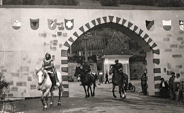 Für das mehrtägige Stadtfest wurde Stühlingen im Jahr 1950 in die Zeit der Verleihung der Stadtrechte auf 1262 zurückgesetzt. Eigens ...
