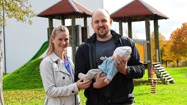 Dominik Kugler will Bürgermeister in Sauldorf werden. Unser Bild zeigt ihn mit seiner Ehefrau Lisa-Marie und dem kleinen Henry. Am 4. ...