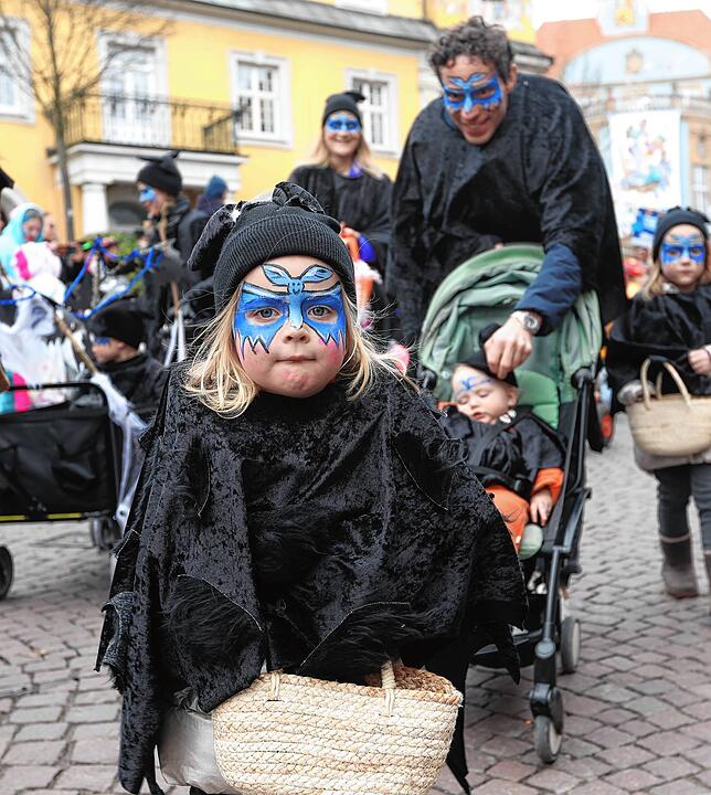 Bild 10: Hunderte Nachwuchsnarren starten beim Donaueschinger Kinderumzug