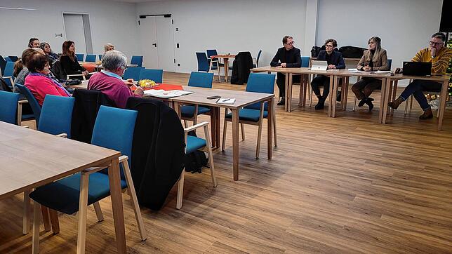 Wenig los: Lediglich zehn Bürgerinnen und Bürger kamen am vergangenen Freitag ins Pflegeheim zur Infoveranstaltung über die Bebauung der ...