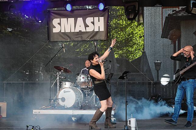 Die Band Smash sorgt schon zu Beginn des Lichterfestes für beste Stimmung.
