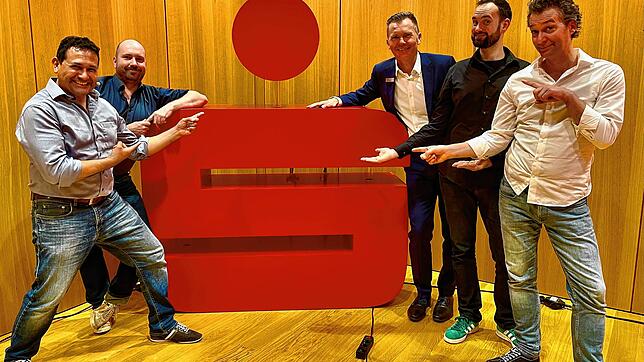 Spritzige Unterhaltung bieten die vier Darsteller des Konstanzer Improtheaters (von links): Roberto Hirche, Jens Weber, Jens Heinert ...