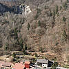 Blick vom Albsteig nach Tiefenstein: Am unteren Bildrand befindet sich die Albtalmühle. Oberhalb des gegenüberliegenden Wohnhauses soll ...