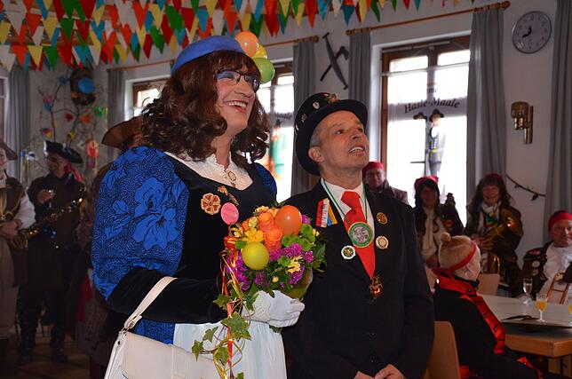 Narrenmutter Elektra und Narrenvater Bernie gehen wieder den Bund für die Fastnacht ein.