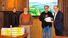 Nun geht‘s endlich los mit der Rottweiler Hängebrücke: Bürgermeisterin Ines Gaehn (von links), Planer Roland Haag, Günter Eberhardt und ...