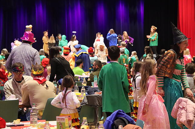 Bild 1: Die besten Fotos vom Hanselegruppe Kinderball: Ein magischer Abend für Kinder!