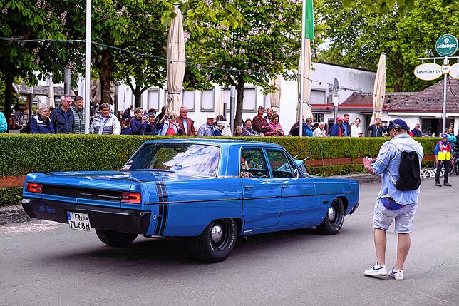 Bild 11: Oldtimerparade in Friedrichshafen lockt zahlreiche Zuschauer – exklusive Bilder!