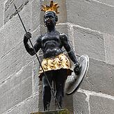 Im Detail: Die Figur an der Mohren-Apotheke.