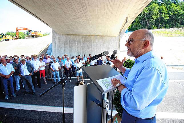 Verkehrsminister Winfried Hermann bei der Freigabe des Abschnitts zwischen Überlingen West und Überlingen Ost auf der der B 31 neu 2019.
