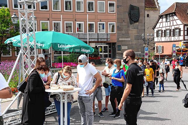 Blick zurück: Bei der dritten Auflage des Markdorfer Streetfood im Jahr 2020 wurden wegen der Pandemie alle Besucher gezählt, ...