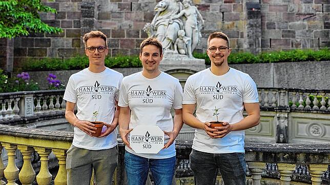 Andreas Breuninger (von links), Oliver Schmitz und Johannes Ritter vom Vorstand des Donaueschinger Cannabis Social Clubs Hanfwerk Süd ...