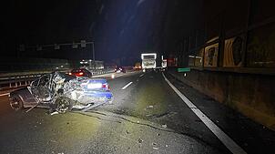 Zu einem schweren Unfall, bei dem zum Glück niemand verletzt wurde, kam es am Freitagmorgen auf der A1 bei Wettingen im Kanton Aargau.