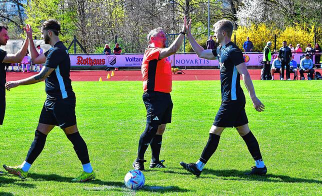 Bild 2: SG FC Wehr/Brennet siegt im Spitzenspiel mit 3:1 gegen FC WIttlingen – und wir haben Fotos!