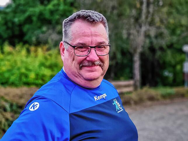 Erfahrung: Andreas Schäfer war 40 Jahre lang als Handballtorwart aktiv. Der 62-jährige Berliner kam 1998 aus privaten Gründen nach ...