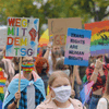 Vom Sammelpunkt auf dem Adenauerplatz zog der Queer-Pride-Marsch mit einer Schlaufe über Kirchplatz, Schanzstraße und Buchhornplatz zur ...