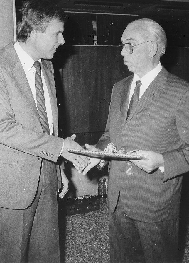 Amtseinführung von Manfred Schnopp (links) im Jahr 1977.