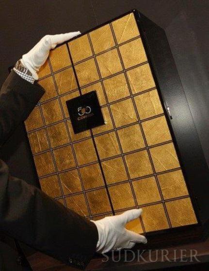 In 24 Karat vergoldet sind die Tabakblätter auf den Türen des Luxus-Humidors, der zum 50-jährigen Bestehen der kubanischen Zigarrenmarke ...