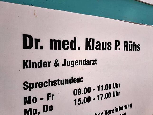 Die Praxis von Klaus Peter Rühs ist nicht jeden Nachmittag geöffnet. Aus gutem Grund.